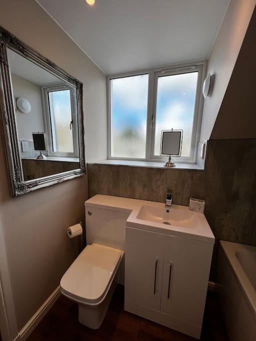Roslin Templar Loft Apartment Bagian luar foto